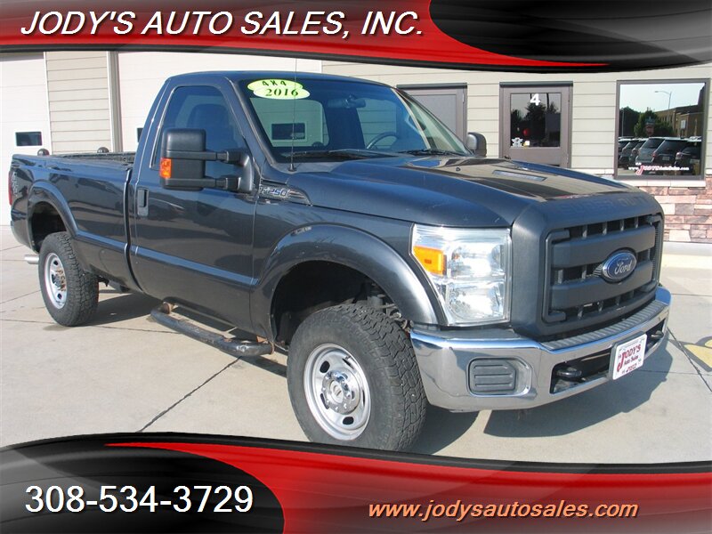 2016 Ford F-250 XL  XL, REG CAB, 4X4, 8' BED