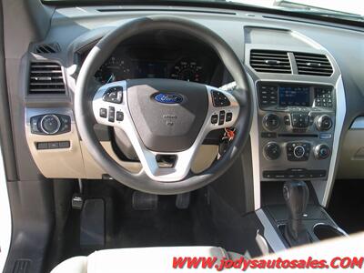 2013 Ford Explorer  All Wheel Drive,  62,000 Low Miles - Photo 6 - North Platte, NE 69101