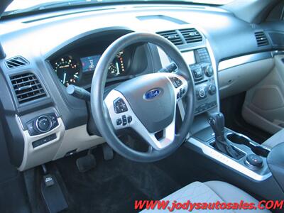 2014 Ford Explorer  AWD, 3rd Seat, 59,000 Low Miles - Photo 2 - North Platte, NE 69101