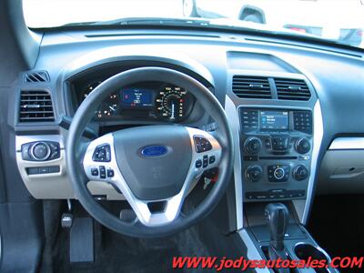 2014 Ford Explorer  AWD, 3rd Seat, 59,000 Low Miles - Photo 9 - North Platte, NE 69101