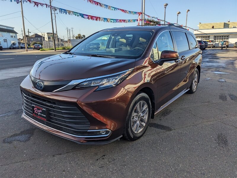 2022 Toyota Sienna XLE  AWD