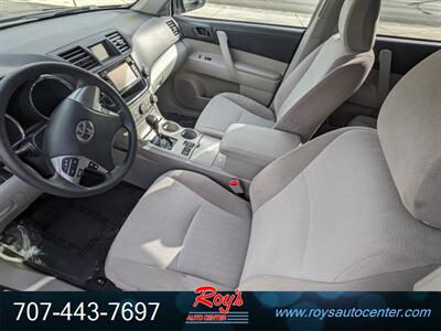 2013 Toyota Highlander  AWD - Photo 19 - Eureka, CA 95501