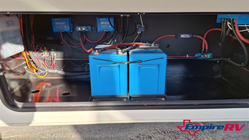 2017 grand design 310GK solitude - Photo 3 - Liberty, TX 77575