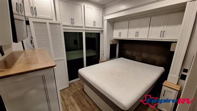 2023 Forest River Riverstone 391FSK   - Photo 15 - Liberty, TX 77575