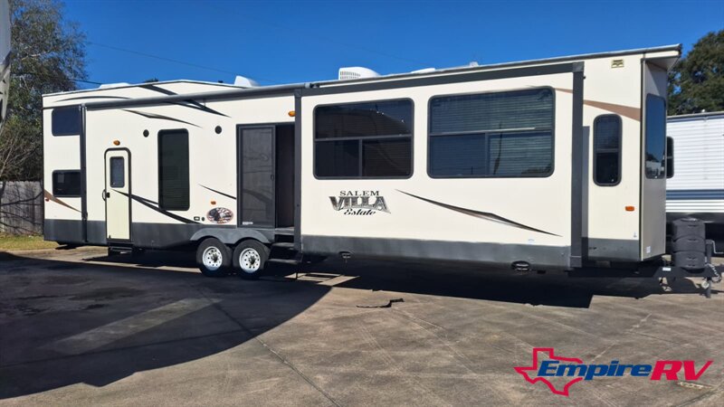 2017 Forest River SALEM VILLA 4092BFL  