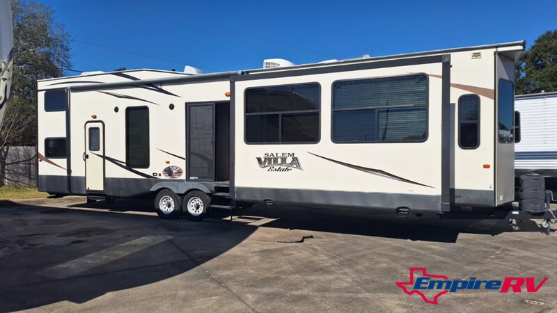 2017 Forest River SALEM VILLA 4092BFL  