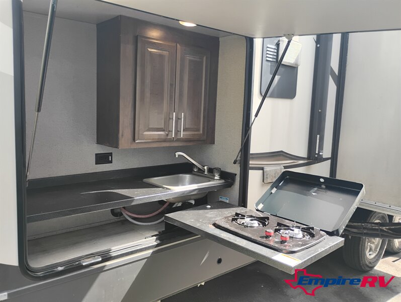 2021 Forest River Rockwood Signature 8327SB - Photo 6 - Liberty, TX 77575