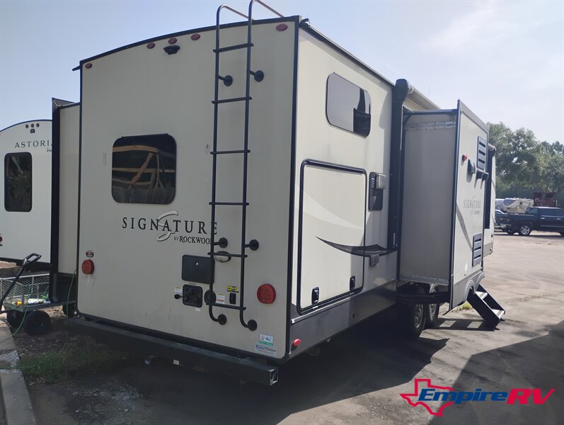 2021 Forest River Rockwood Signature 8327SB - Photo 5 - Liberty, TX 77575