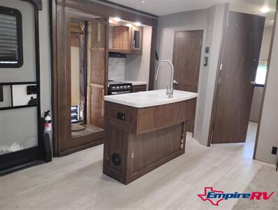 2021 Forest River Rockwood Signature 8327SB - Photo 8 - Liberty, TX 77575