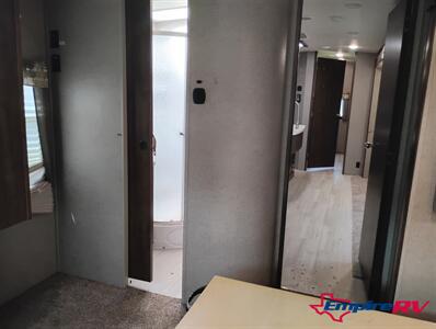 2021 Forest River Rockwood Signature 8327SB - Photo 14 - Liberty, TX 77575