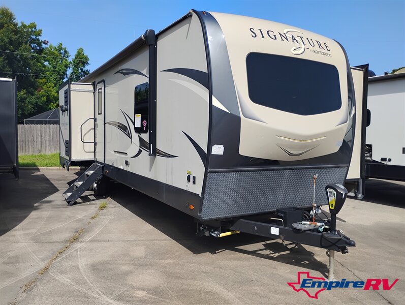 2021 Forest River Rockwood Signature 8327SB - Photo 3 - Liberty, TX 77575
