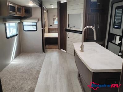 2021 Forest River Rockwood Signature 8327SB - Photo 9 - Liberty, TX 77575