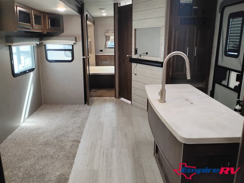 2021 Forest River Rockwood Signature 8327SB - Photo 9 - Liberty, TX 77575