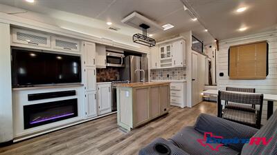 2022 Forest River Crusader 382MBH   - Photo 9 - Liberty, TX 77575