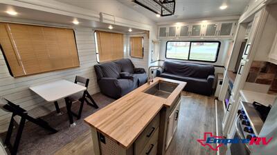 2022 Forest River Crusader 382MBH   - Photo 10 - Liberty, TX 77575