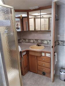 2005 Ford E-450 SD   - Photo 13 - Little River, SC 29566