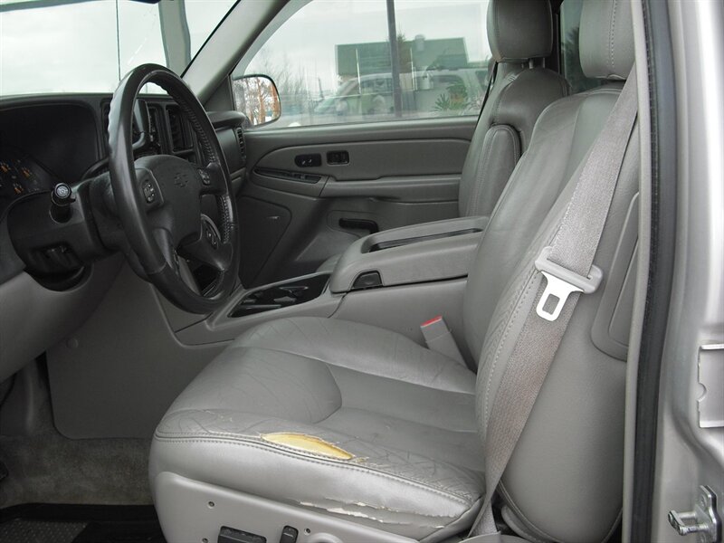 2004 Chevrolet Suburban 1500 Z71 photo