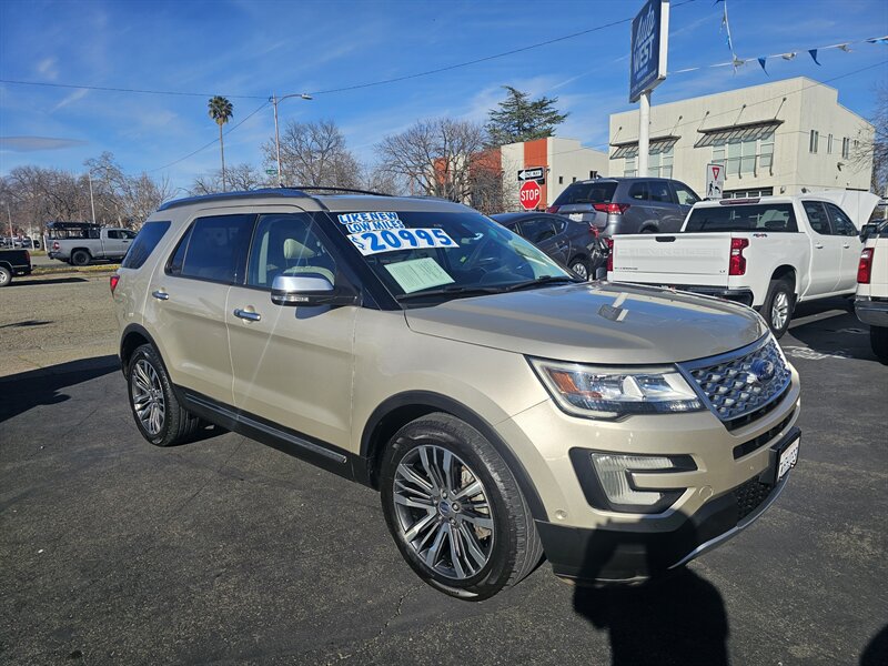 2017 Ford Explorer Platinum  
