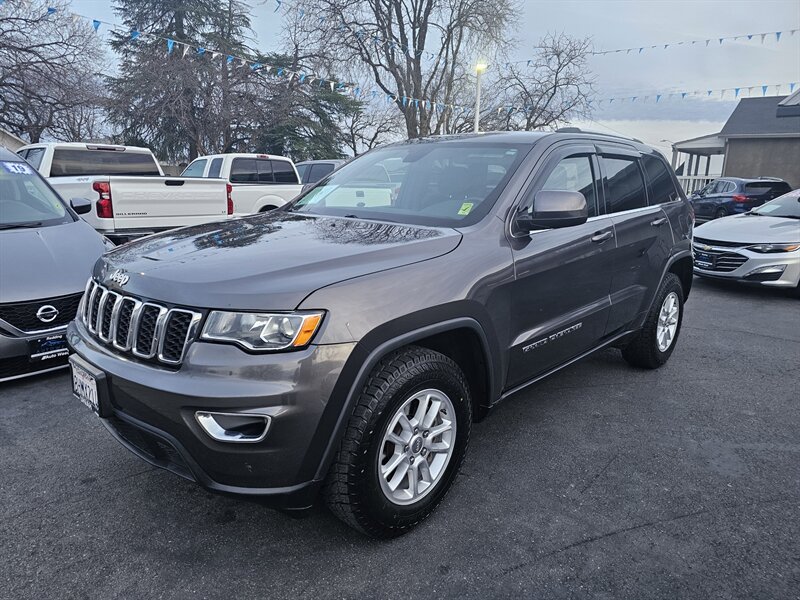 2019 Jeep Grand Cherokee Laredo  
