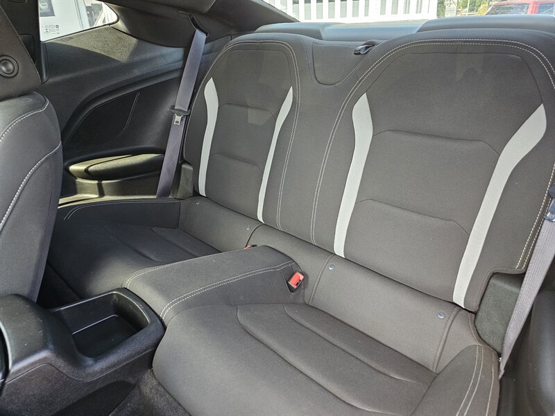 2017 Chevrolet Camaro LT - Photo 5 - Everett, WA 98201