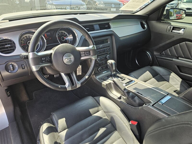 2013 Ford Mustang V6 Premium - Photo 6 - Everett, WA 98201