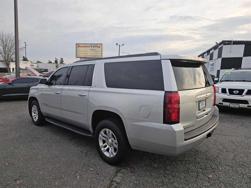 2018 Chevrolet Suburban LT - Photo 9 - Everett, WA 98201