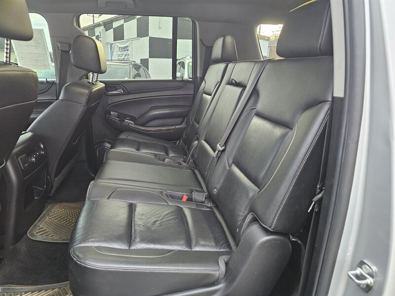 2018 Chevrolet Suburban LT - Photo 5 - Everett, WA 98201