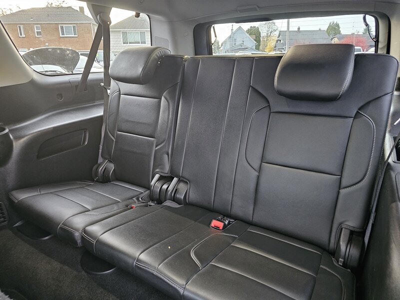 2018 Chevrolet Suburban LT - Photo 6 - Everett, WA 98201