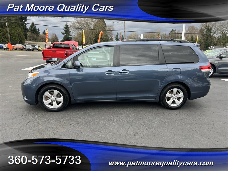 2014 Toyota Sienna LE 8-Passenger - Photo 2 - Vancouver, WA 98686