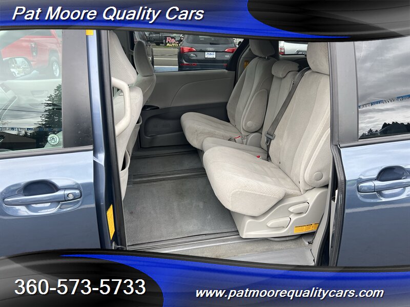 2014 Toyota Sienna LE 8-Passenger - Photo 9 - Vancouver, WA 98686
