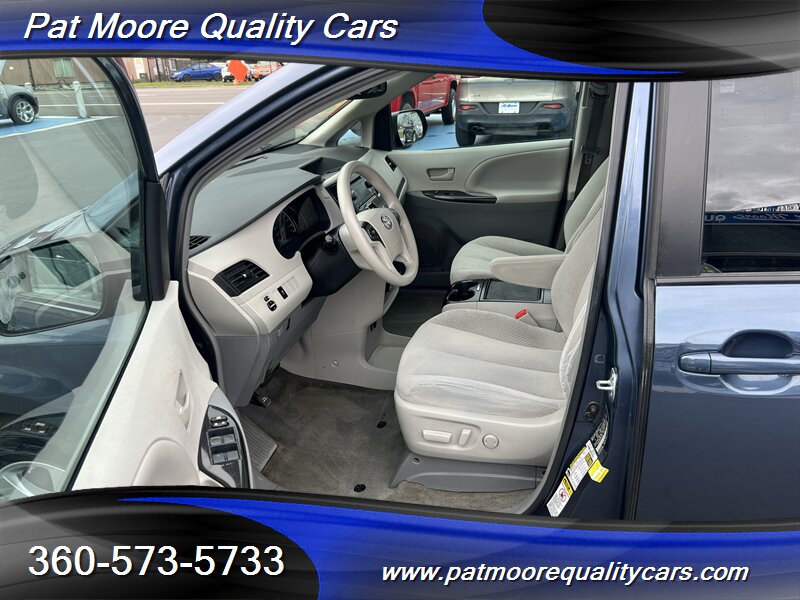 2014 Toyota Sienna LE 8-Passenger - Photo 8 - Vancouver, WA 98686