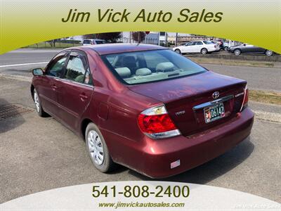 2005 Toyota Camry LE   - Photo 4 - North Bend, OR 97459