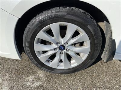 2017 Subaru Legacy 2.5i Premium   - Photo 9 - Morgantown, WV 26505