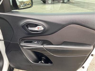 2015 Jeep Cherokee Latitude   - Photo 19 - Morgantown, WV 26505