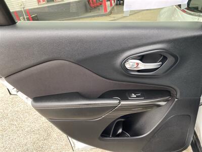 2015 Jeep Cherokee Latitude   - Photo 14 - Morgantown, WV 26505