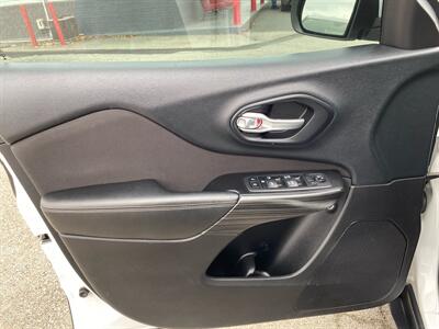 2015 Jeep Cherokee Latitude   - Photo 12 - Morgantown, WV 26505