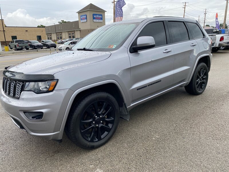 2019 Jeep Grand Cherokee Laredo  