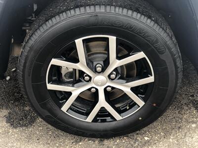 2024 Jeep Grand Cherokee L Limited   - Photo 11 - Owatonna, MN 55060