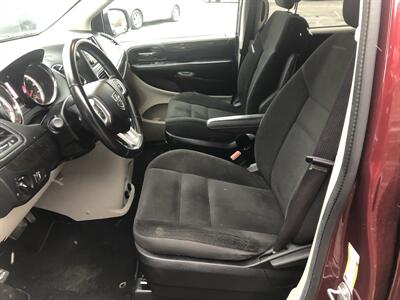 2019 Dodge Grand Caravan SXT Premium Plus   - Photo 9 - Owatonna, MN 55060