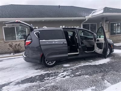 2023 Chrysler Pacifica Touring L Van