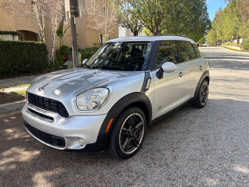 2011 MINI Cooper Countryman S ALL4  MANUAL!! Super clean!! Great looking interior !!