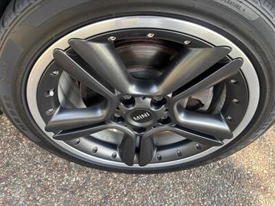 2011 MINI Cooper Countryman S ALL4 MANUAL!! Super clean!! Great looking interior !! - Photo 14 - Valencia, CA 91355