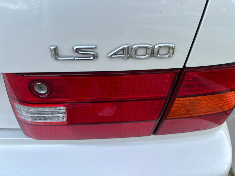 1998 Lexus LS 400 photo