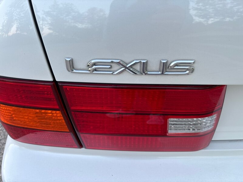 1998 Lexus LS 400 photo