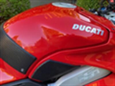 2017 Ducati Panigale V4S   - Photo 7 - Valencia, CA 91355
