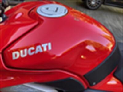 2017 Ducati Panigale V4S   - Photo 8 - Valencia, CA 91355