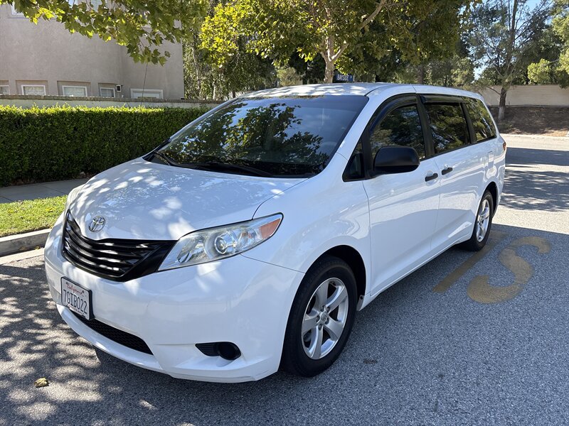 2014 Toyota Sienna L 7-Passenger  BEAUTIFUL CONDITION! RUNS PERFECT!