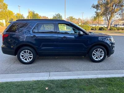 2017 Ford Explorer  LOW MILES AND BEAUTIFUL - Photo 6 - Valencia, CA 91355