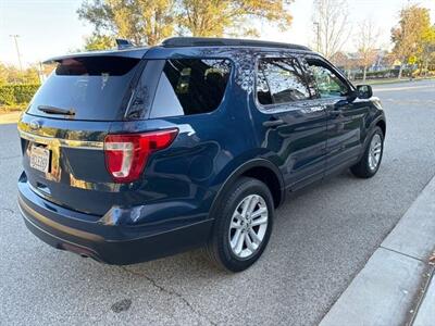 2017 Ford Explorer  LOW MILES AND BEAUTIFUL - Photo 5 - Valencia, CA 91355
