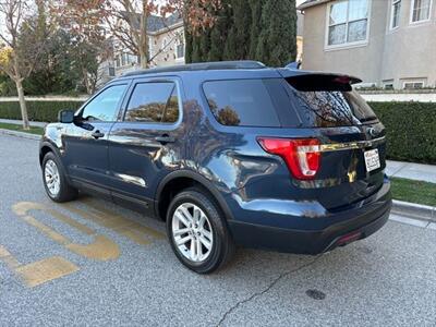 2017 Ford Explorer  LOW MILES AND BEAUTIFUL - Photo 3 - Valencia, CA 91355
